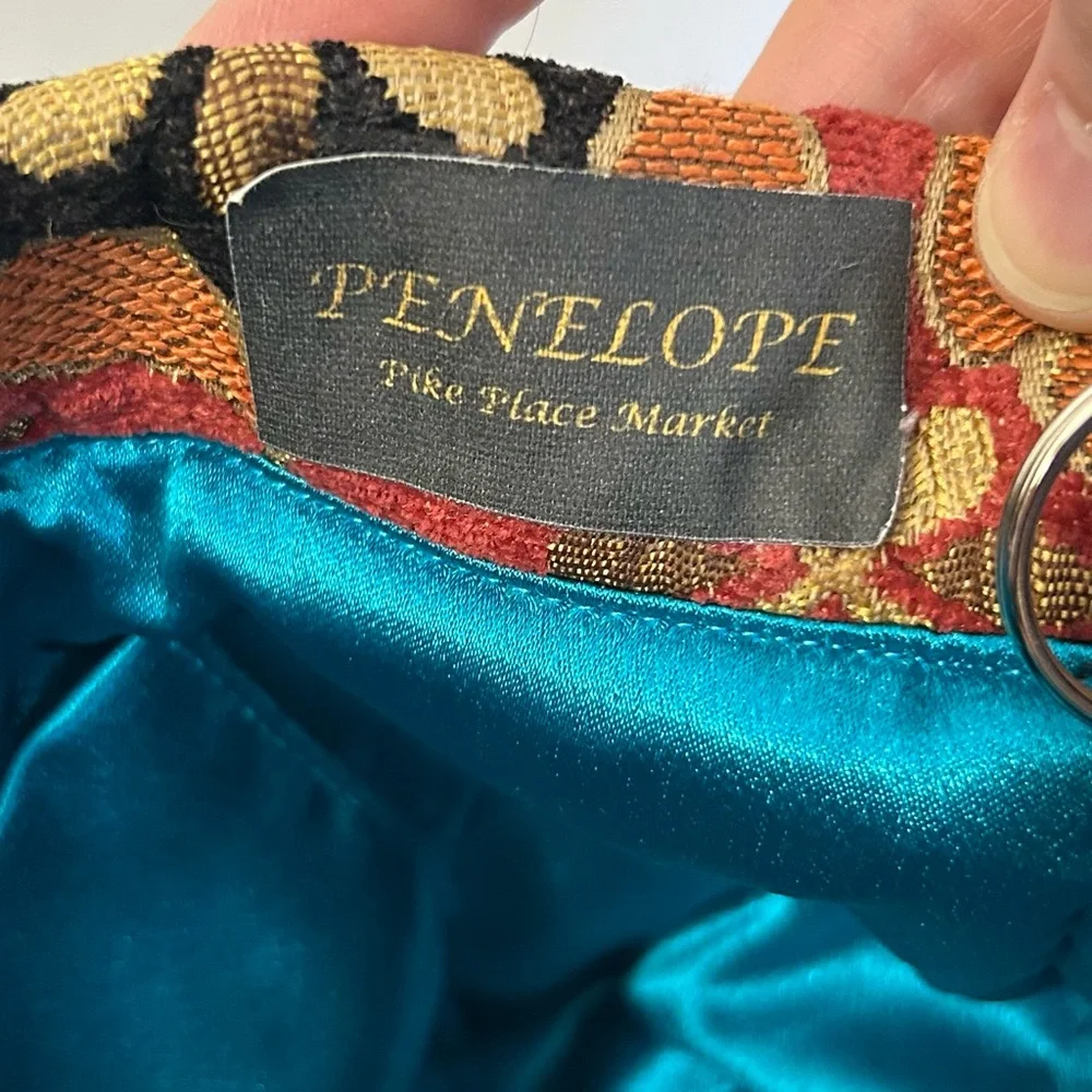Penelope Pike Place Market - Floral Patterned Tapestry Shoulder Bag - Multicolor